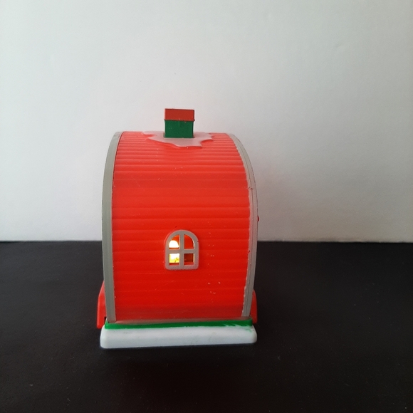 Cobblestone Corners RV Camper Figurine LED 4" Christmas Village Home Decor - Picture 7 of 12